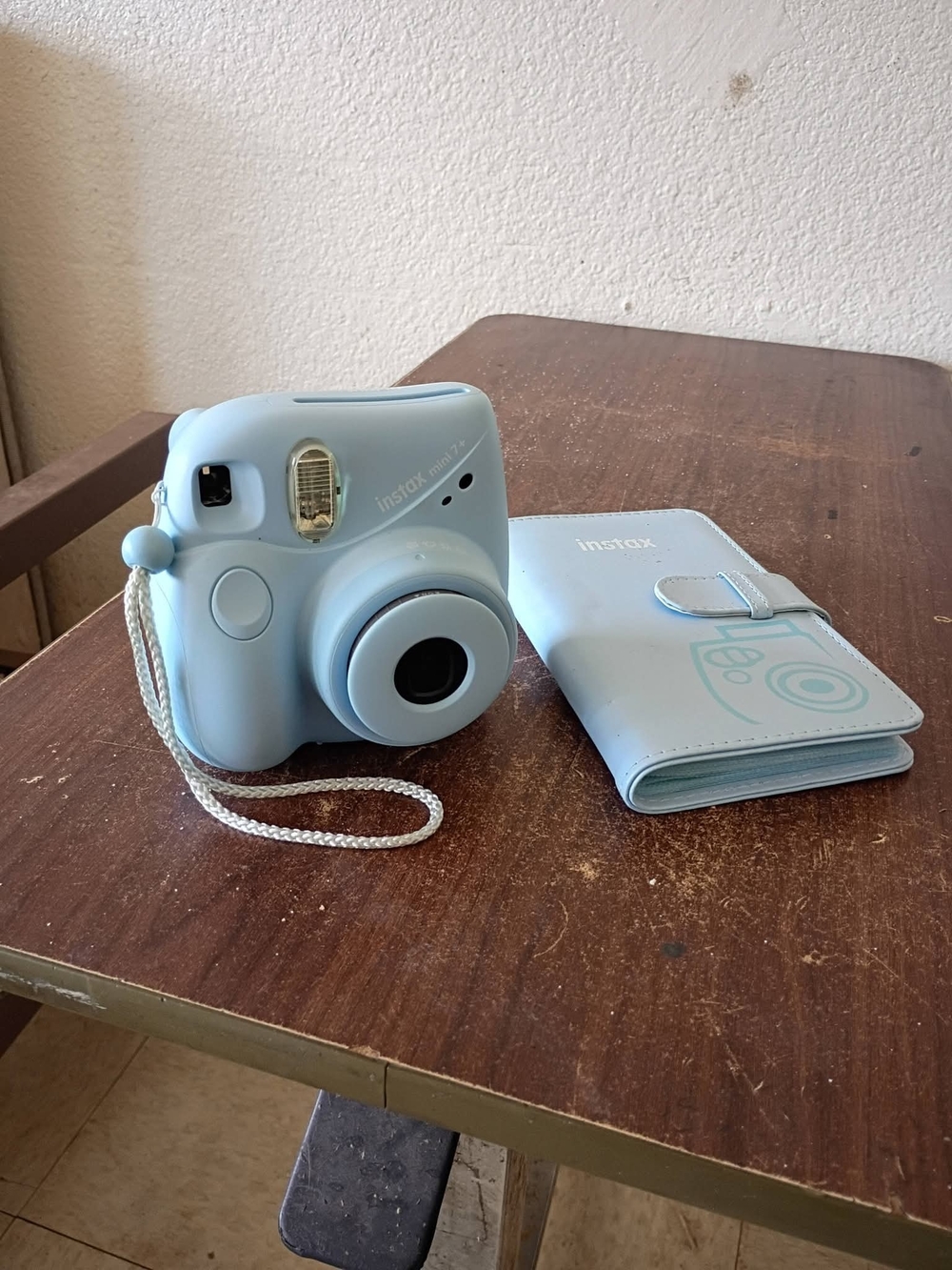 Fujifilm instax mini 11 Instant Camera in Light Blue with Matching Album